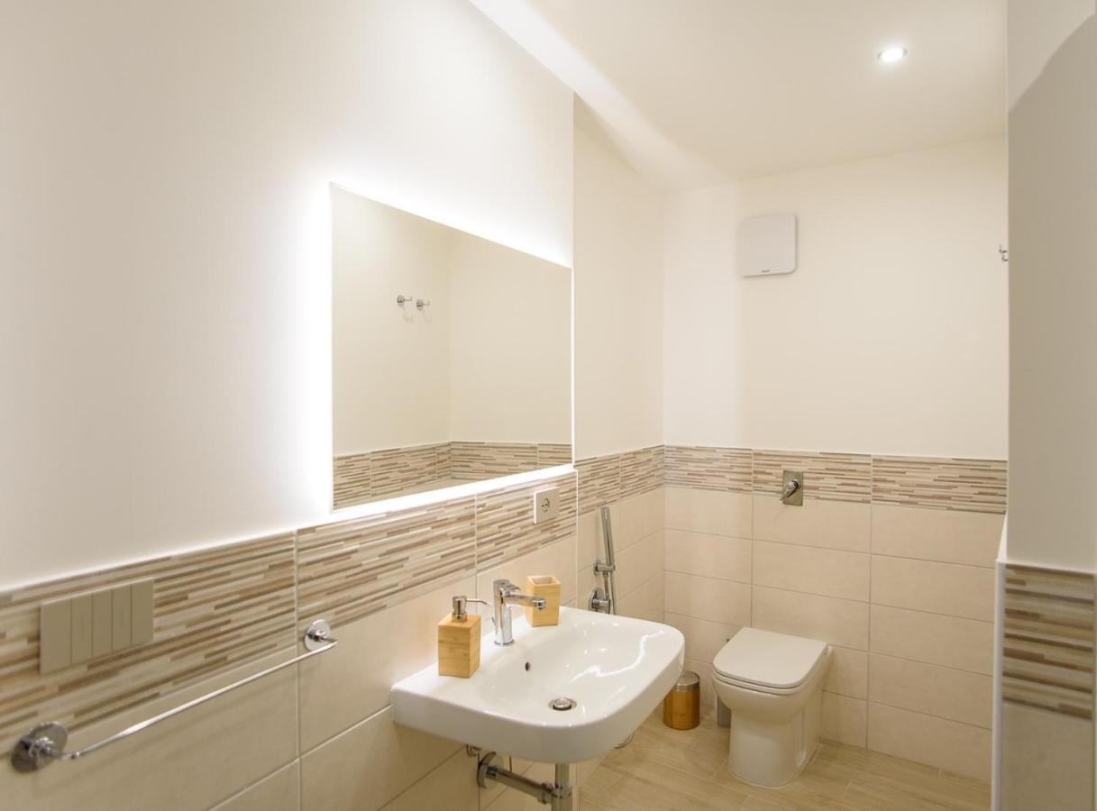 Central Station Apartments - Fanale Rentals Palermo Kültér fotó