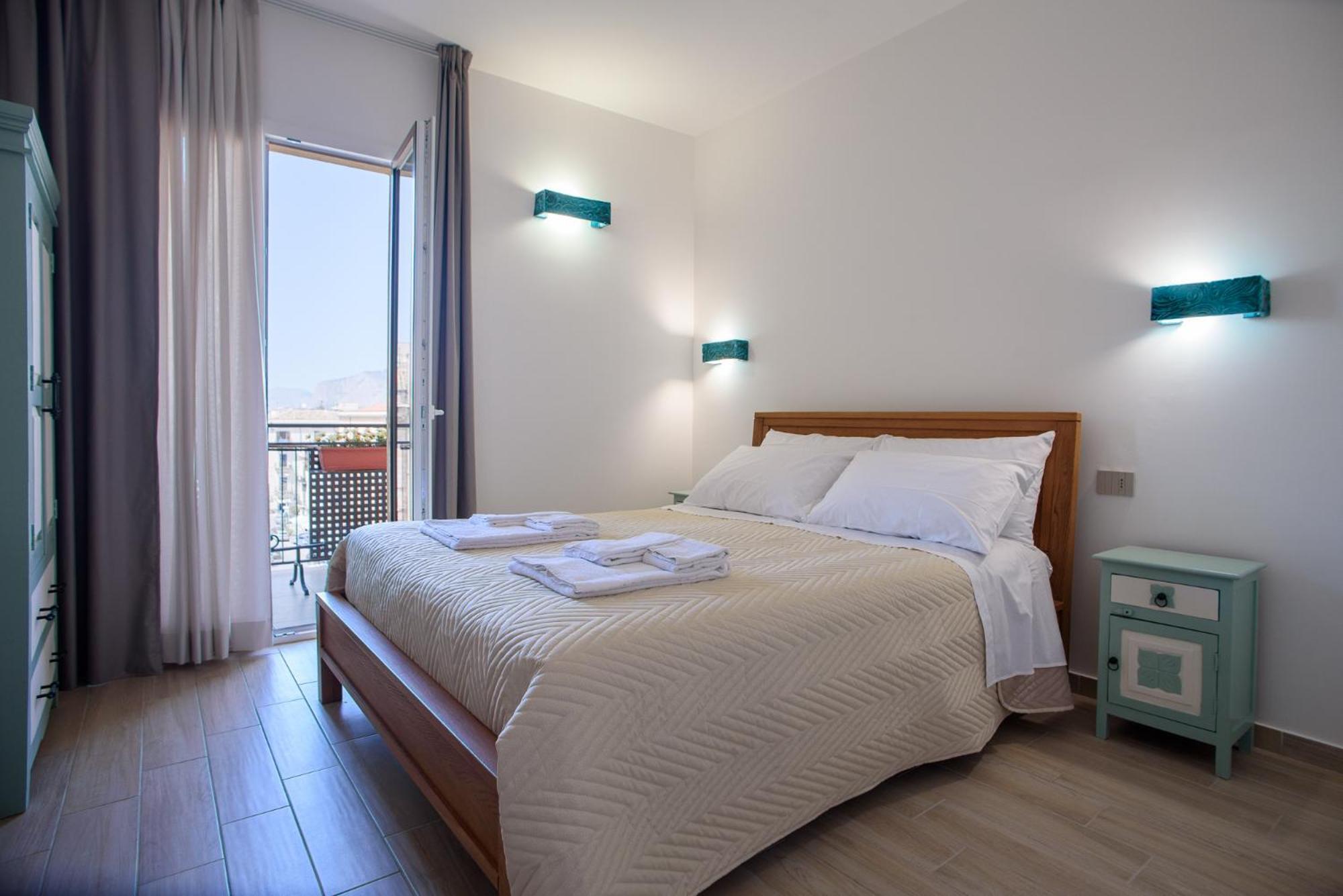 Central Station Apartments - Fanale Rentals Palermo Szoba fotó