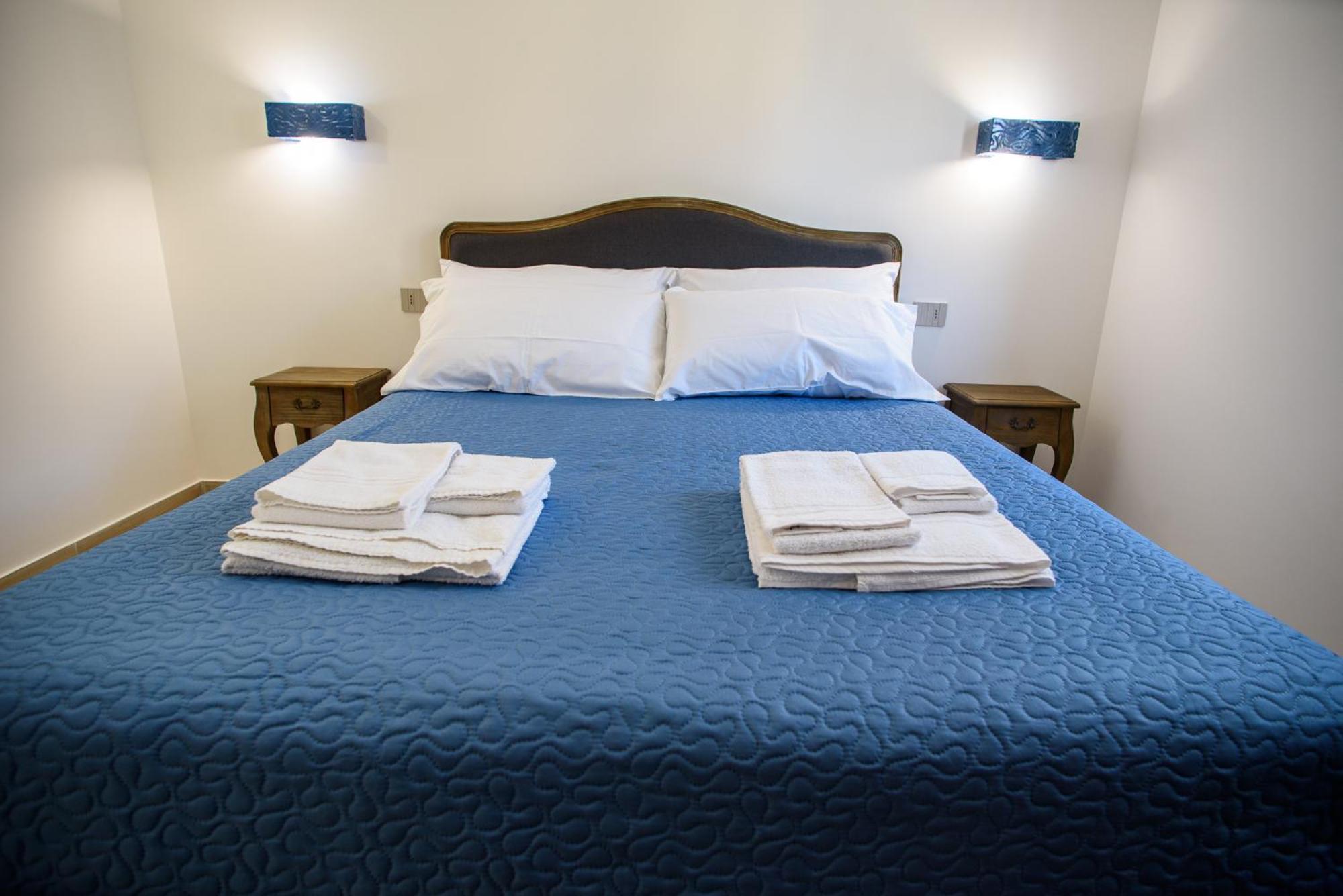 Central Station Apartments - Fanale Rentals Palermo Szoba fotó
